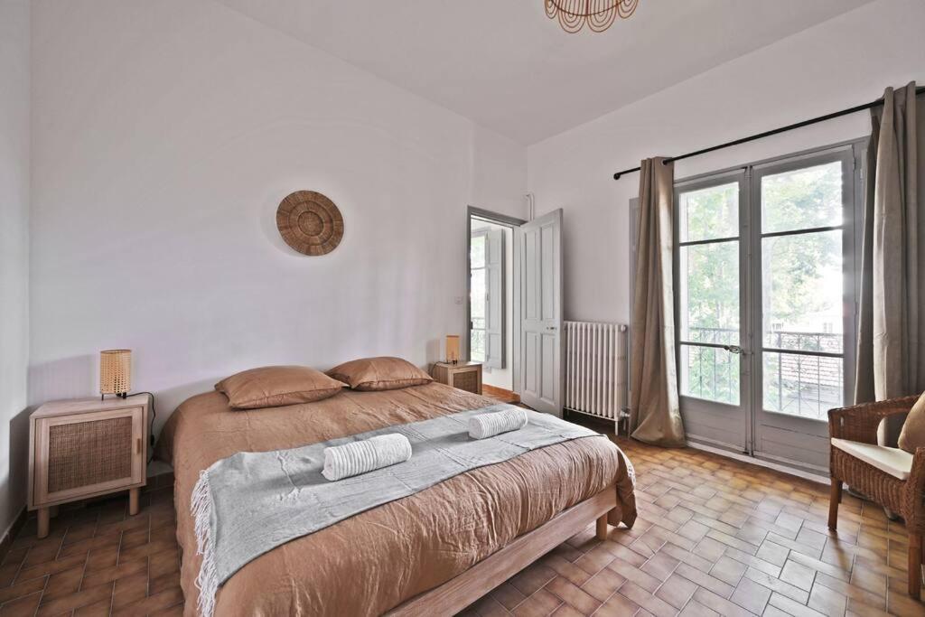 Au Coeur Des Platanes - Parking Gratuit Sous-Terrain - Clim - Balcon Apartment Авиньон Екстериор снимка